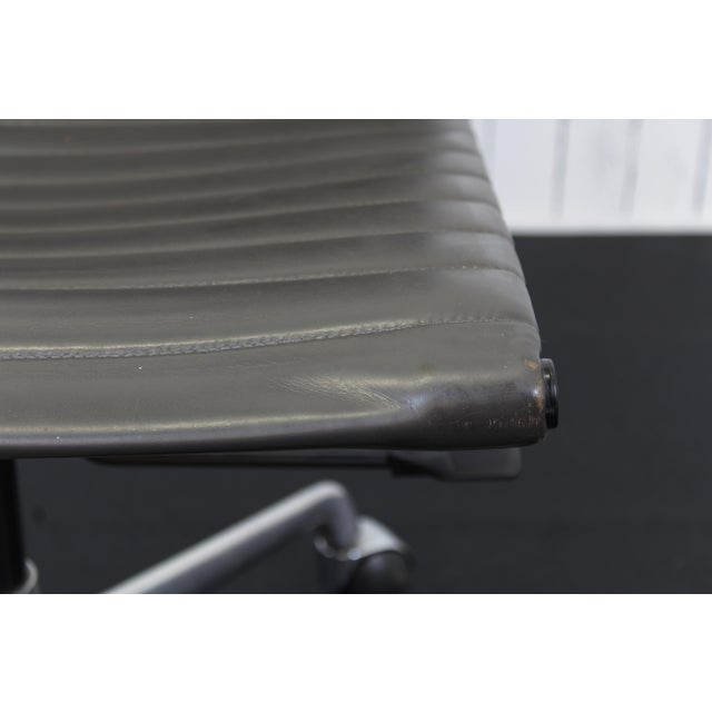 Ea117 Office Chair by Charles & Ray Eames for Herman Miller, 1980s For Sale - Image 9 of 14