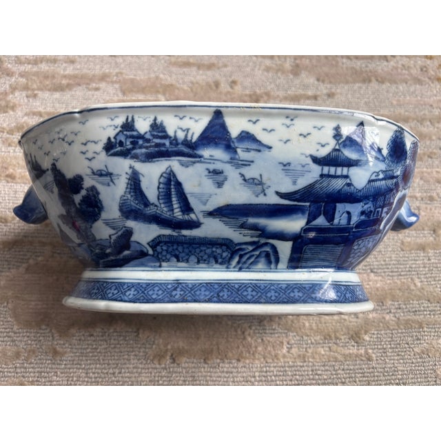 Chinese Canton Tureen, 19th Century For Sale - Image 4 of 10