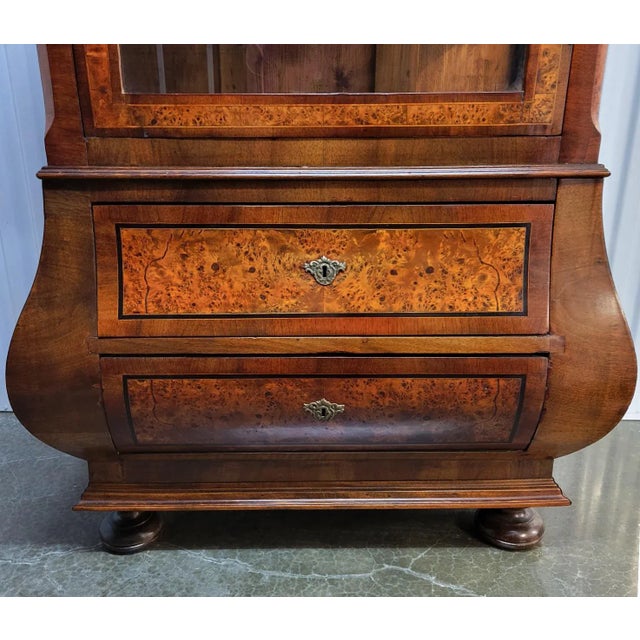 19th C English Irish Bombe Burlwood China Display Cabinet For Sale - Image 11 of 13