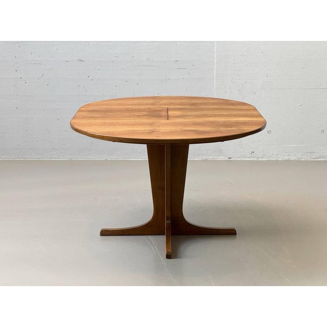 Round Extendable Table in Walnut, 1960s For Sale - Image 11 of 18