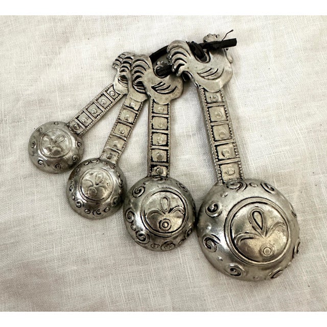 Ganz Metal Embossed Measuring Spoons featuring a Rooster & Sunflower on the inside of the spoons. Super cute for a...