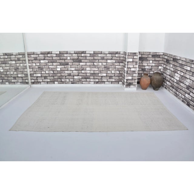 1960s Beige Handmade Traditional Turkish Kilim Rug For Sale - Image 11 of 11