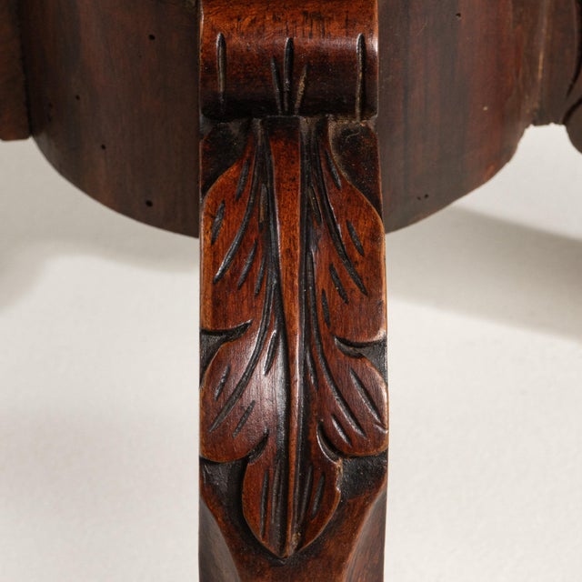 1880-1889 United Kingdom Rich Mahogany Tilt-Top Pedestal Table For Sale - Image 4 of 11