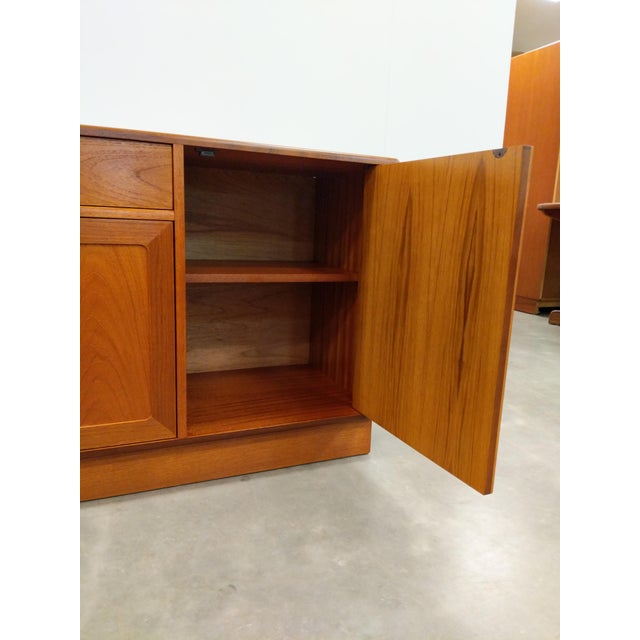 Vintage Mid Century Modern Teak Credenza by G Plan For Sale In New York - Image 6 of 10