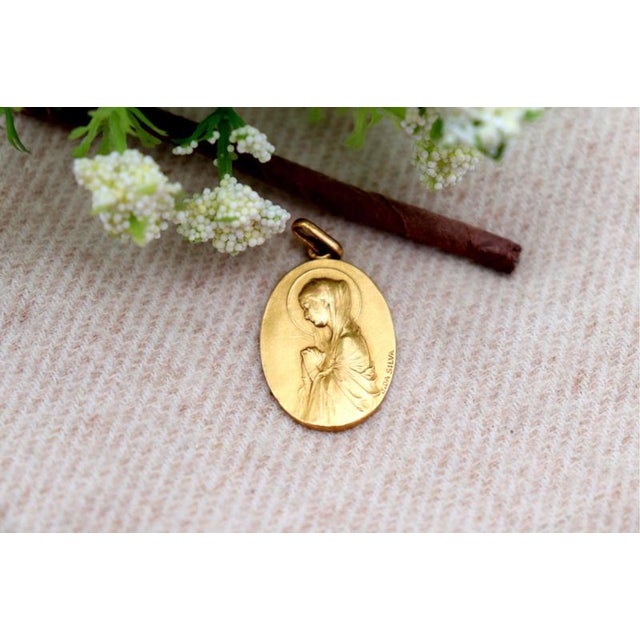 19.2K Gold Our Lady Pendant For Sale - Image 4 of 6
