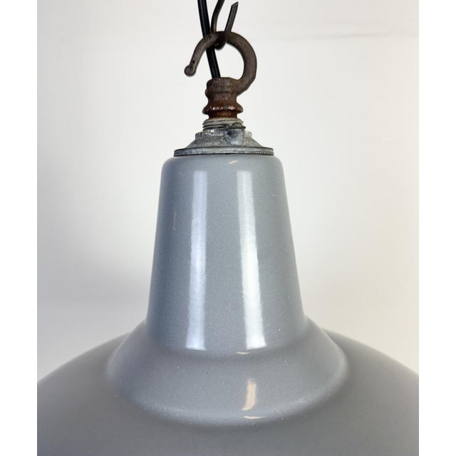 Mid-Century Modern Industrial British Grey Enamel Factory Pendant Lamp from Benjamin Electric Manufacturing Company, 1960s For Sale - Image 3 of 18