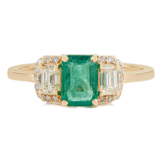 VRJewels 14k Yellow Gold 1ct Natural Zambian Emerald & Diamond Three-Stone Ring Size 5.5 For Sale