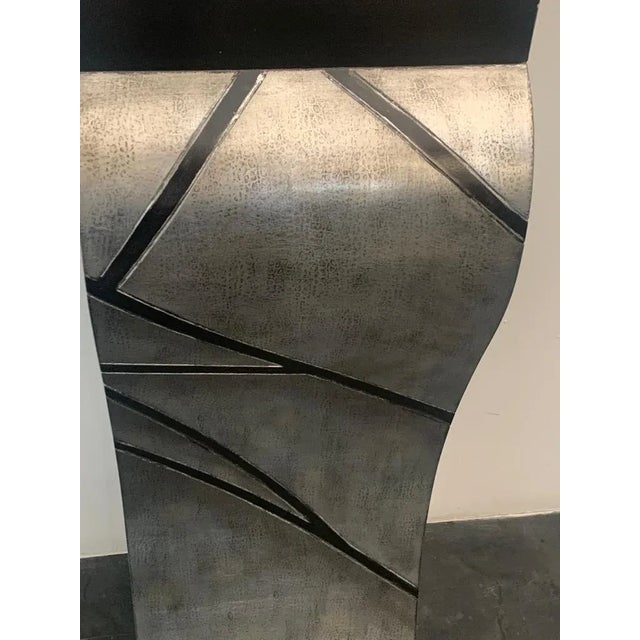 Patinated Silver Leaf Pedestal with Black Lacquered Engraved Lines For Sale - Image 3 of 13
