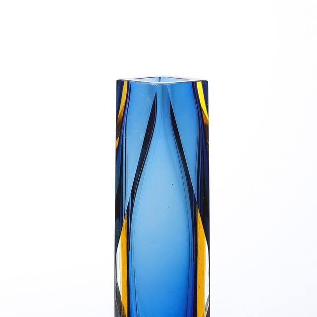 1960s Mid-Century Mandruzzato Faceted Murano Glass Vase in Citrine and Smoked Cerulean For Sale - Image 5 of 18