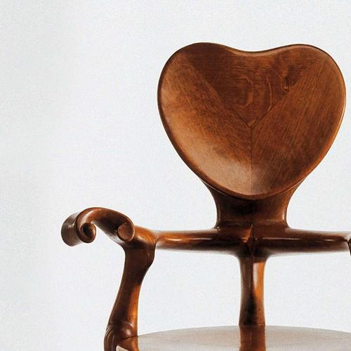 Calvet Armchair in Varnished Oak by Antoni Gaudí For Sale - Image 6 of 8