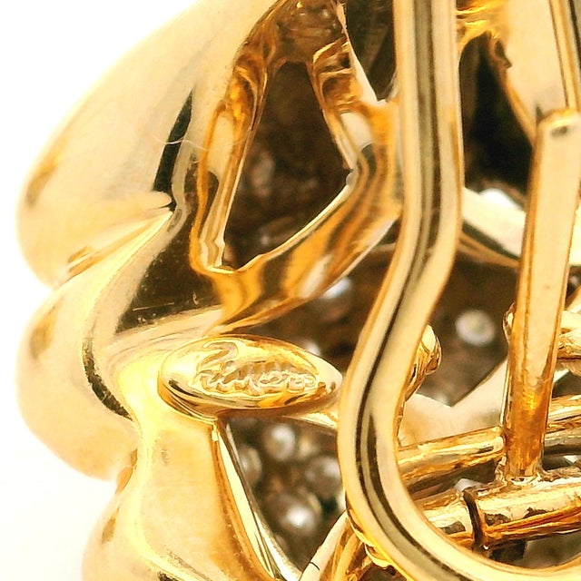 Pair of Primoro Italian 18k Gold Pavé Diamond Earrings, 1980s For Sale - Image 14 of 17