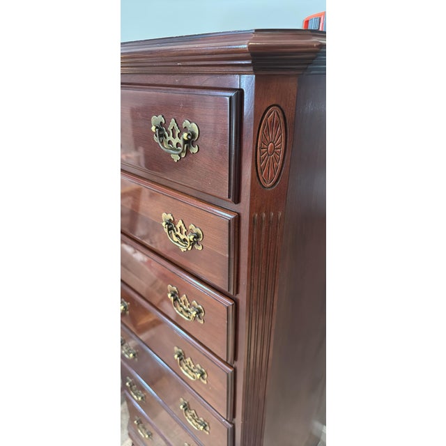 Mahogany chest of drawers from Ethan Allen, made in America antique chest. Drawer liners used with like-new bottoms...