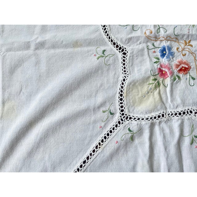 Vintage Handmade Tablecloth & 9 Napkins Set – Embroidered Floral, Crocheted Edges, Cutwork For Sale - Image 10 of 10