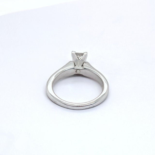 Contemporary 1.52ct Natural Princess-Cut Diamond & Platinum Engagement Ring - Size 6.5 For Sale - Image 3 of 5