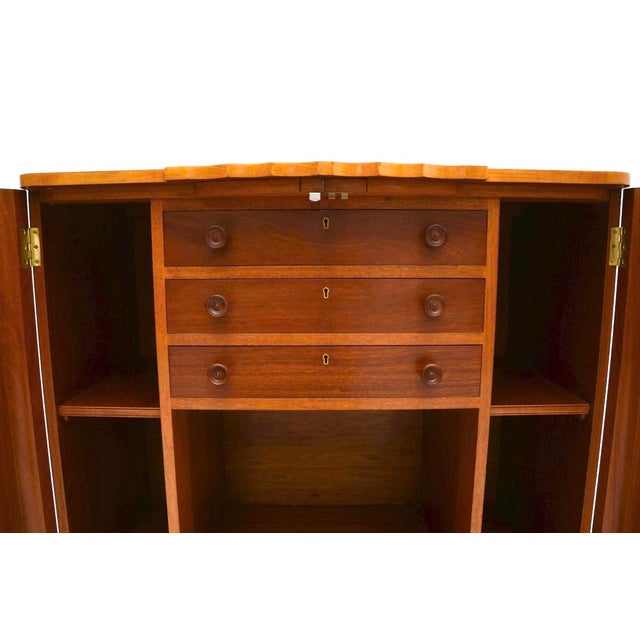1930s Art Deco Burr Walnut Cabinet from Harry and Lou Epstein, 1930s For Sale - Image 5 of 11