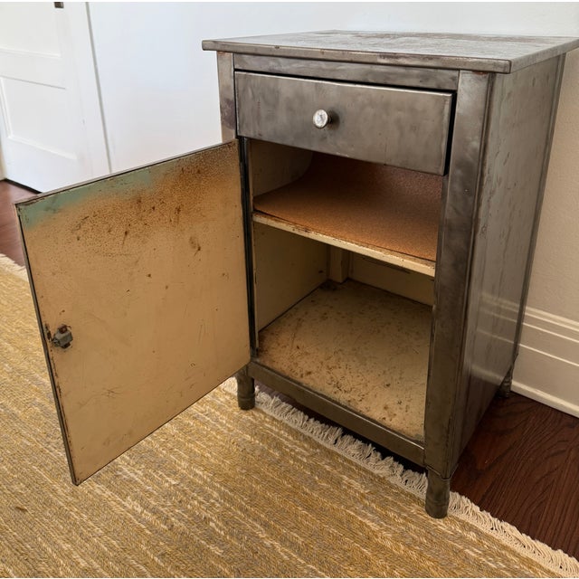 Silver Rare Vintage Doehler Industrial Nightstands, 2 Pieces For Sale - Image 8 of 8