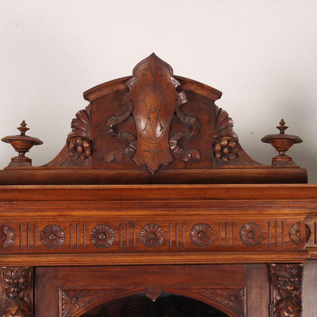 Antique Neo-Renaissance Showcase in Walnut For Sale - Image 15 of 18