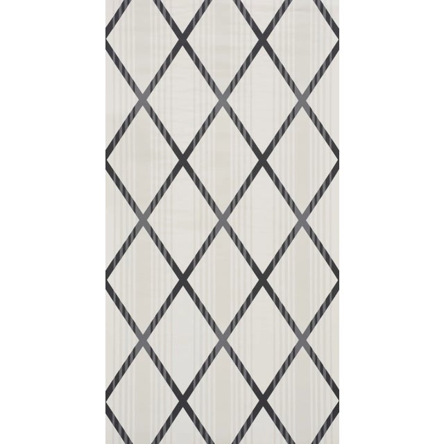 This listing is for a wallpaper sample only. If you'd like to purchase this wallpaper, please click here:...