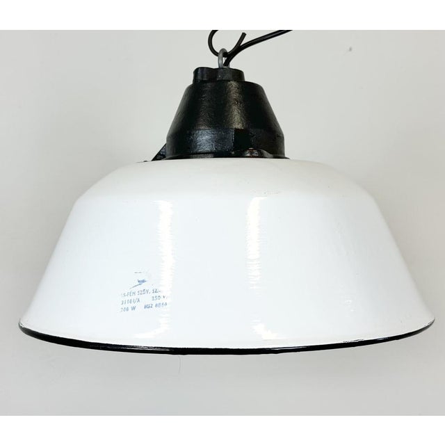 1960s Industrial White Enamel and Cast Iron Pendant Light, 1960s For Sale - Image 5 of 17