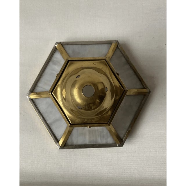 Good condition Upgrade your home's lighting with this elegant, vintage-style hexagonal light shade. Perfectly blending...