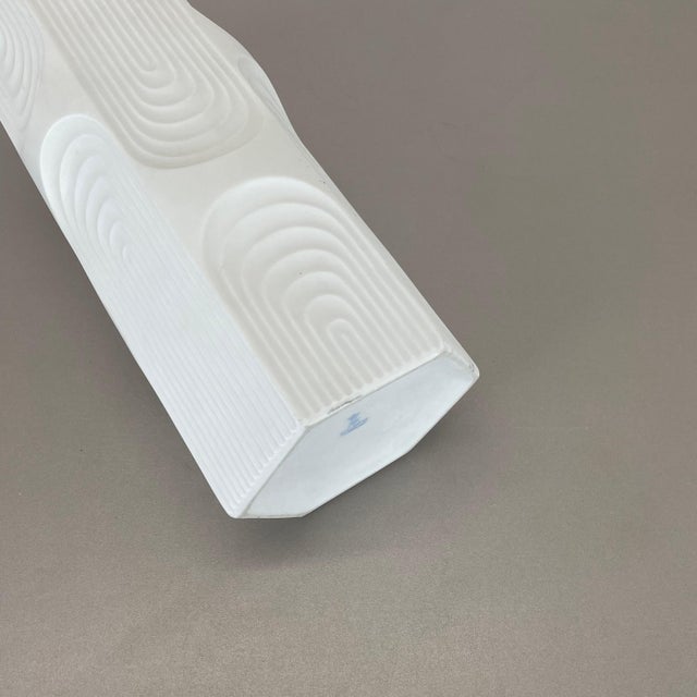 Large Op Art Biscuit Porcelain Vase from AK Kaiser, 1970s For Sale - Image 14 of 16