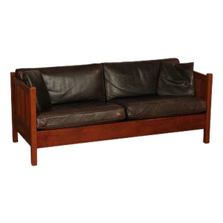 Stickley Mission Collection Cherry and Leather Spindle Settle For Sale