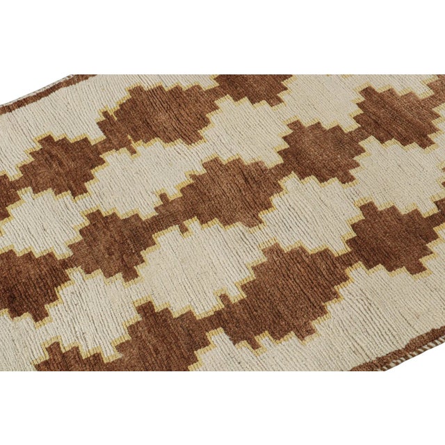 Rug & Kilim 1950s Vintage Qashqai Persian Gabbeh Rug in Beige With Brown Pattern by Rug & Kilim For Sale - Image 4 of 8