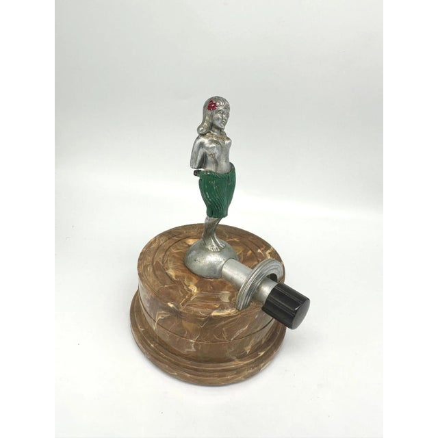 1920s 1930s Arrow "Naughty Hula Girl" Swirled Bakelite Table Striker Lighter For Sale - Image 5 of 9