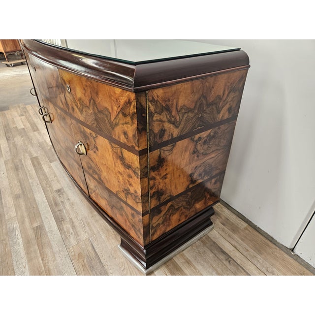 Art Deco Milanese Sideboard in Walnut Burl with Mirrored Top, 1940 For Sale - Image 3 of 18