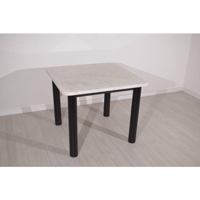 This elegant table, designed by Vico Magistretti for Schiffini in the 1970s, is an authentic expression of modern Italian...