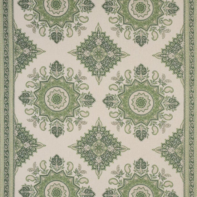 Sample - Schumacher x Mark D. Sikes Montecito Medallion Fabric in Leaf Green For Sale In Charlotte - Image 6 of 6