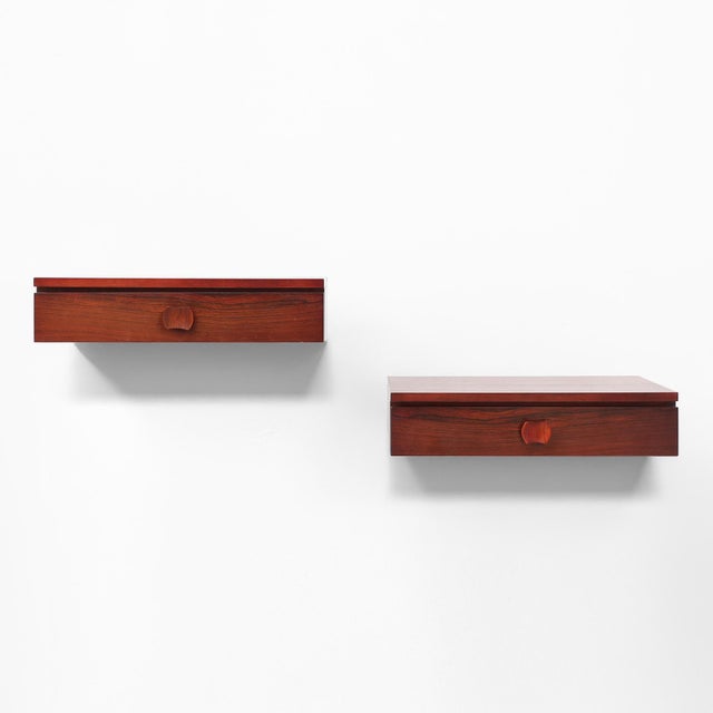 Mid-Century Modern Danish Wall-Mounted Nightstands in Walnut, 1960s, Set of 2 For Sale - Image 4 of 15