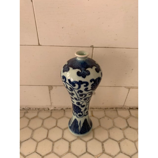 Blue & White Porcelain Floral Chinoiserie Vase For Sale - Image 4 of 6