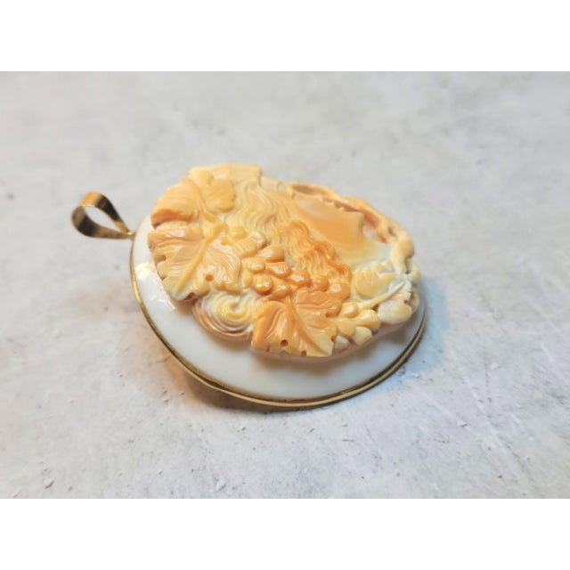 Late 20th Century Amedeo Italian Shell Cameo 14k Gold Pendant Brooch For Sale - Image 4 of 9