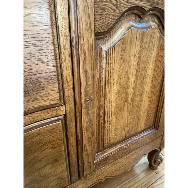 Wood 1960s Thomasville French Provincial Walnut Sideboard Buffet Credenza With Brass Hardware For Sale - Image 7 of 9