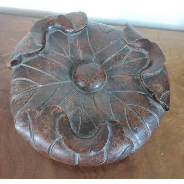 19th Century Chinese Carved Wood Lotus Leaf Display Stand for Porcelain Tripod Censer or Vase For Sale - Image 4 of 11