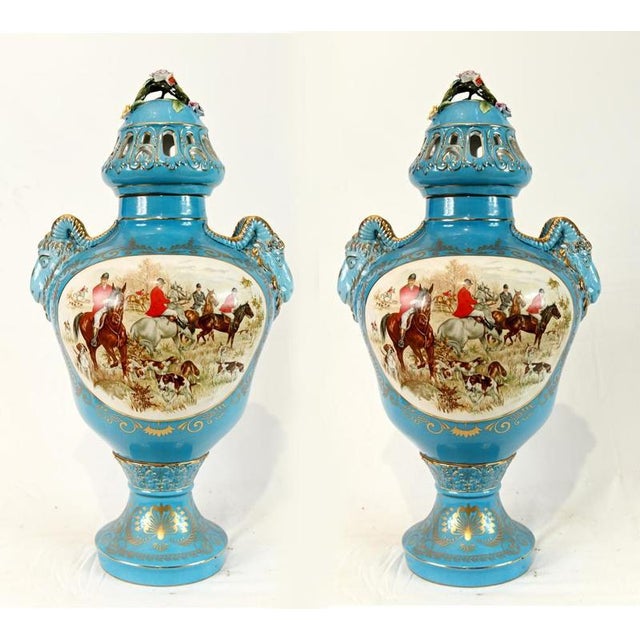 French Porcelain Lidded Urns with Hunting Scenes, Set of 2 For Sale - Image 4 of 4