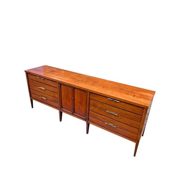 1970s Vintage Mid Century Modern Long Lowboy Dresser or Credenza in Tuxedo Design by Lane, Attributed For Sale - Image 5 of 13