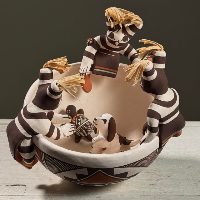 2000 - 2009 Vintage Native Acoma Friendship Pot by Marilyn Ray, Signed (2008) For Sale - Image 5 of 10