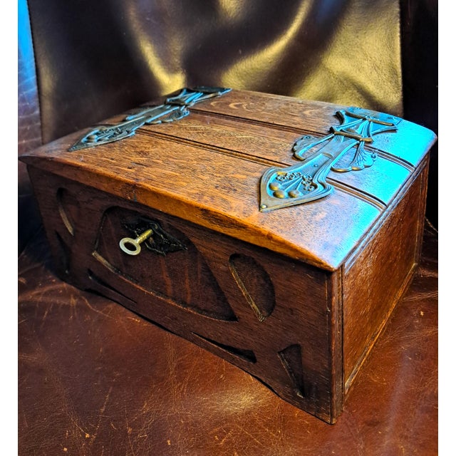 Late 19th Century Arts & Craft Brass and Oak Casket, England For Sale - Image 9 of 16