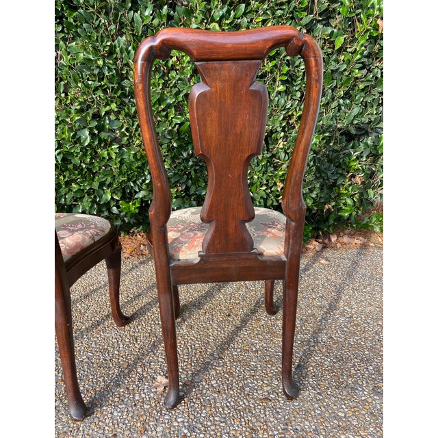 Late 19th Century Antique 19th Century Burled Wood Queen Anne Balloon-Seated Side Chairs With Shell Motif, a Pair For Sale - Image 5 of 10