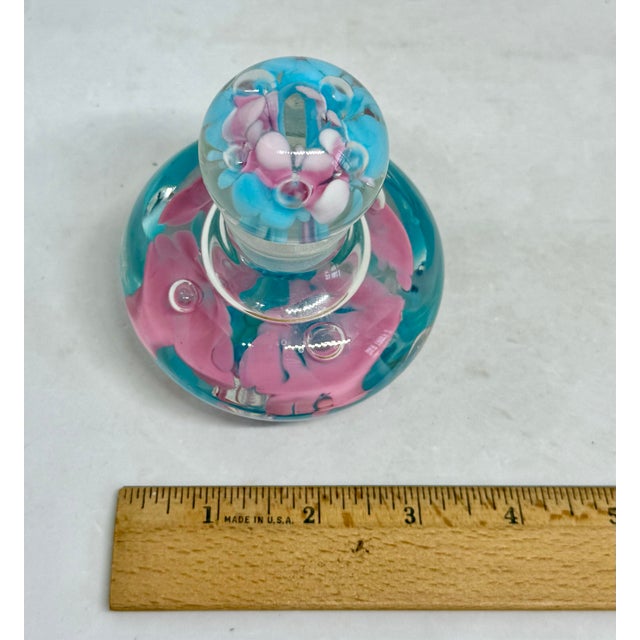 Vintage Joe St. Clair Controlled Bubble Ice Pink Blue Trumpet Flowers 4 1/4” Perfume Bottle Paperweight For Sale - Image 11 of 12