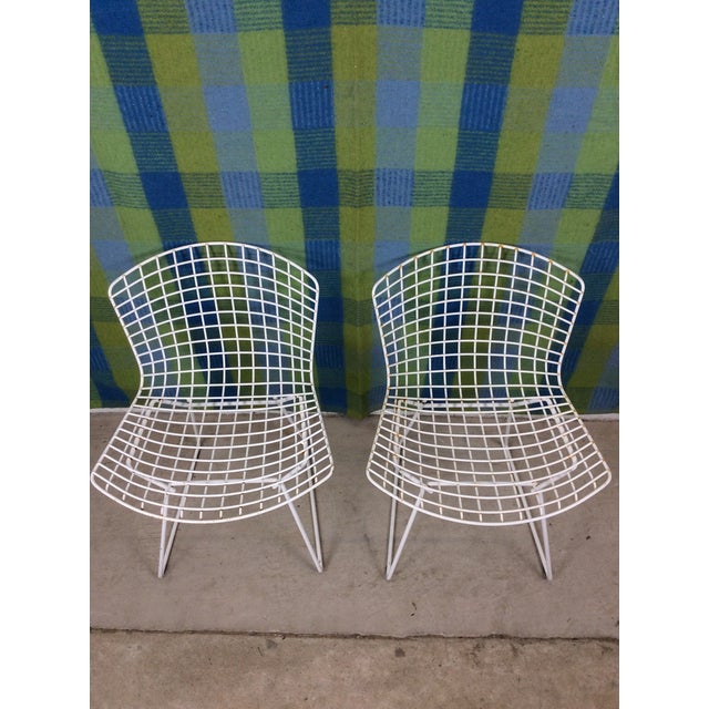 White Set of 6 White Metal Indoor / Outdoor Chairs by Harry Bertoia for Knoll For Sale - Image 8 of 18