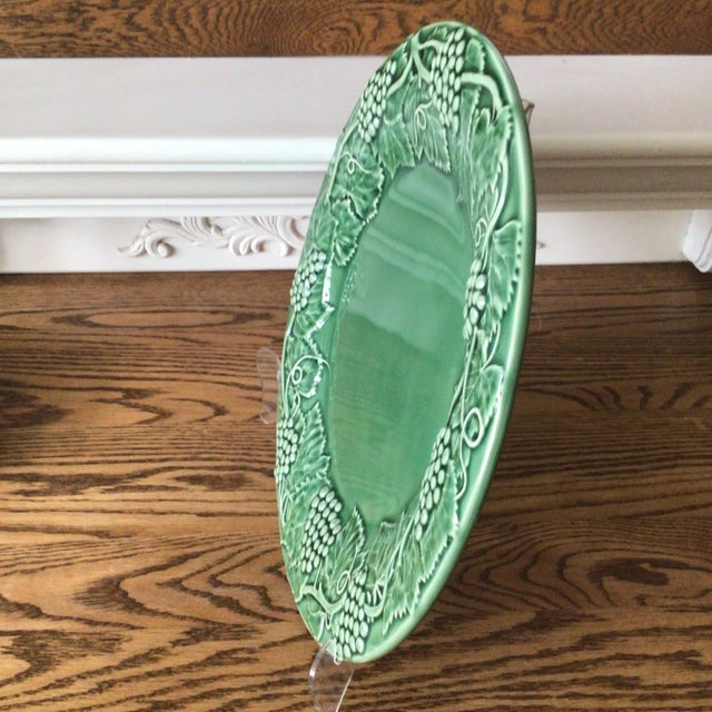 Portuguese Bordallo Pinheiro Green Grape and Grape Leaf Serving Dish For Sale In Sacramento - Image 6 of 13