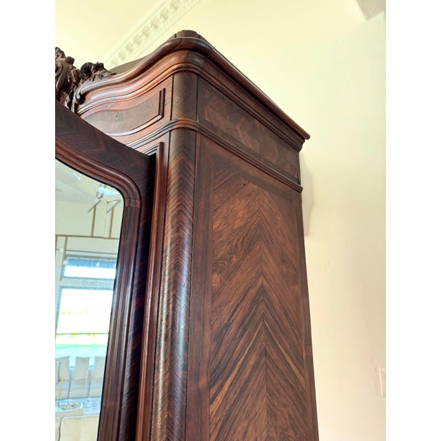 19th Century French Louis XV Hand Carved Walnut Armoire Vitrine With Single Glass Door For Sale In Dallas - Image 6 of 12