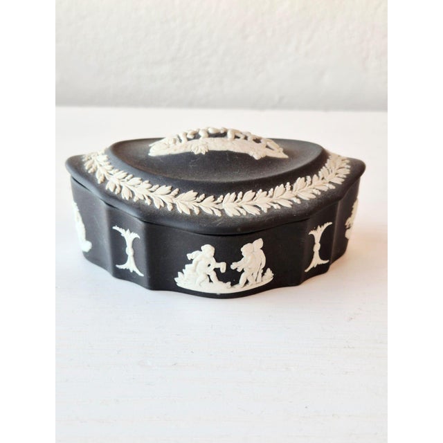 Vintage Neoclassical Black and White Jasperware Jewelry Box from Wedgwood, 1960s For Sale - Image 4 of 6