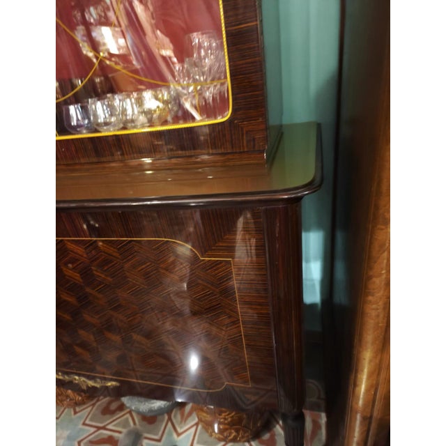 Mid-Century Modern Art Deco Italian Walnut Display Cabinet with Brass Details and Red Velvet Interior, 1930s For Sale - Image 3 of 7