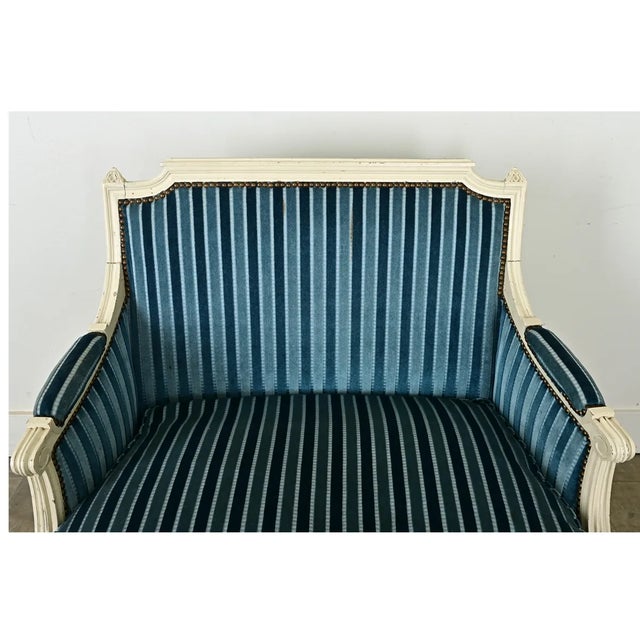 French 19th Century Louis XVI Style Blue Velvet Marquise Bergere For Sale In Baton Rouge - Image 6 of 12