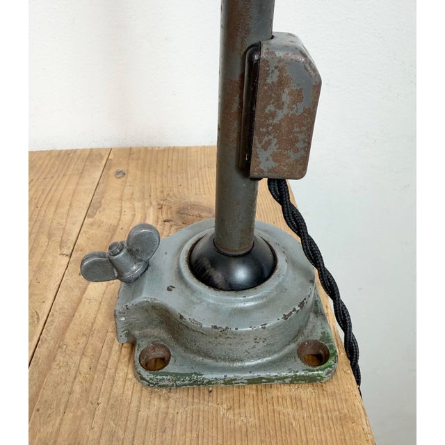 Metal Industrial Grey Enamel Workshop Table Lamp from Siemens, 1950s For Sale - Image 7 of 18