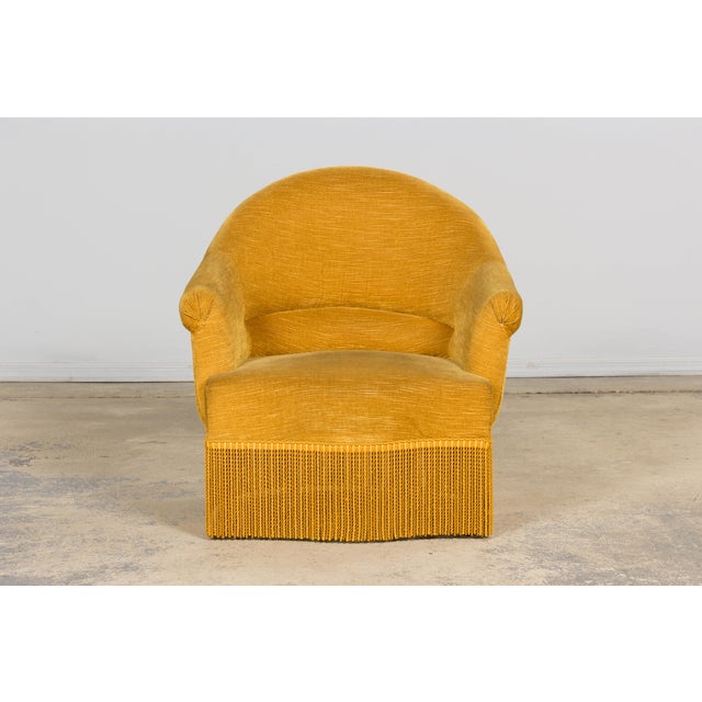 French Napoleon III Style Velvet Crapaud Armchair, Provence, 1940 For Sale - Image 3 of 17